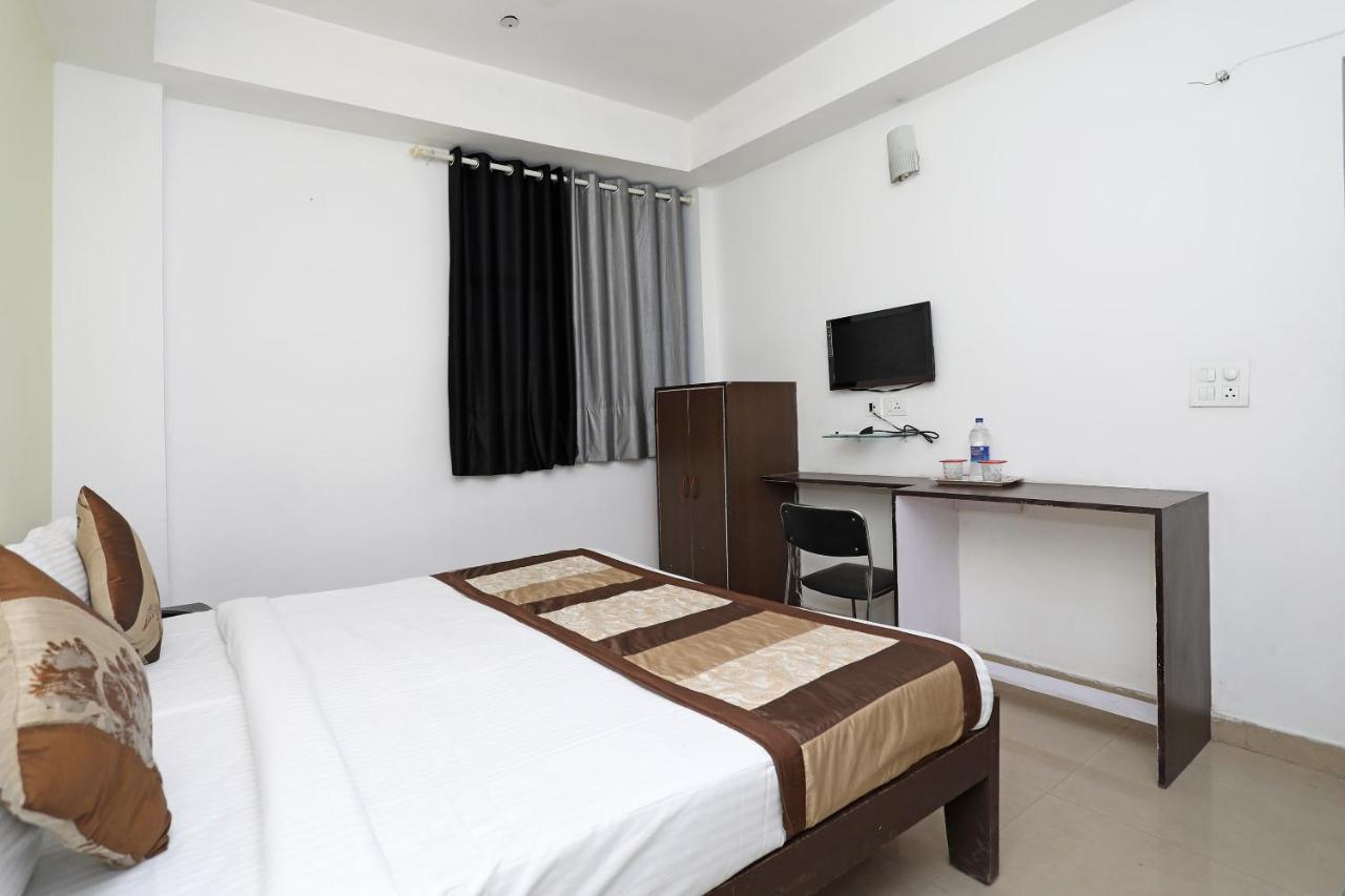 Oyo 11392 The Hotel Grand Hospitality Нойда Экстерьер фото